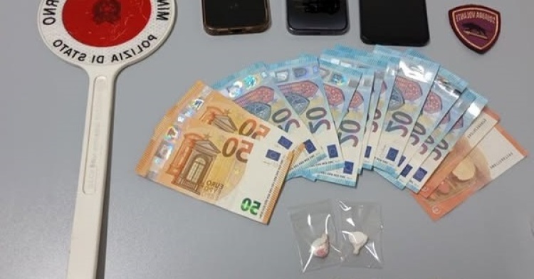 DROGA - INSEGUITI, BLOCCATI E ARRESTATI