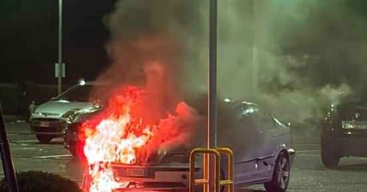 SORA - AUTO DIVORATA DALLE FIAMME