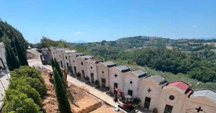 MONTE - IL COMMISSARIO AL CAPEZZALE DEL CIMITERO