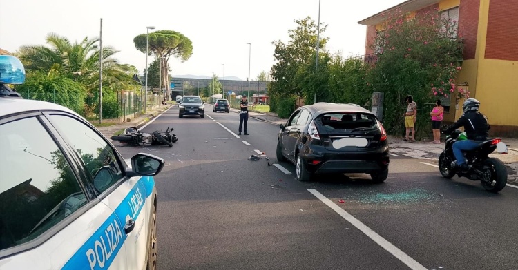 ALATRI - SCHIANTO AUTO-MOTO, GRAVE CENTAURO