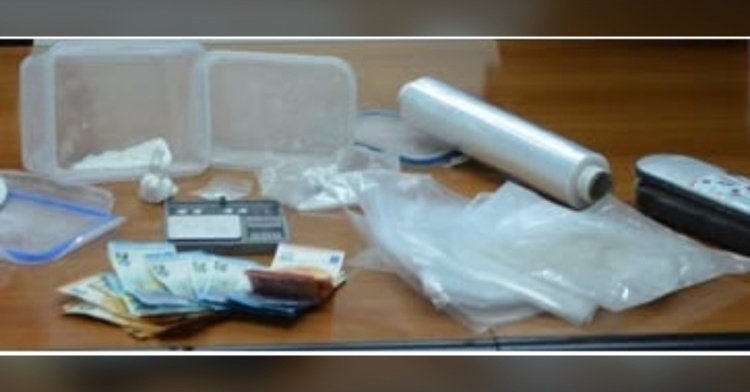 DROGA - INSOSPETTABILE DETENEVA COCAINA IN CASSAFORTE