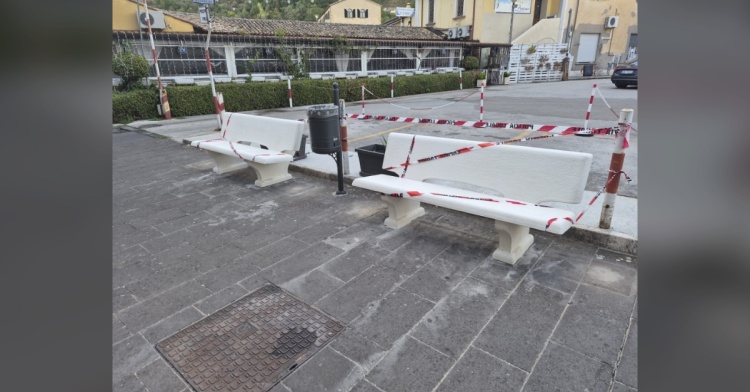 ISOLA LIRI - LE NUOVE PANCHINE DI VIA PO