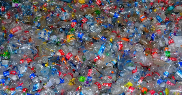 AMBIENTE - RIFIUTI, E' EMERGENZA PLASTICA