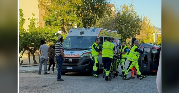 CASSINO - AUTO SI RIBALTA IN PIENO CENTRO