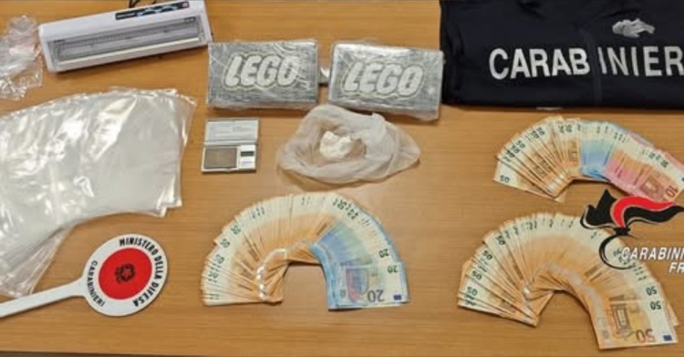 IL FATTO - BECCATI CON OLTRE DUE CHILI DI COCAINA