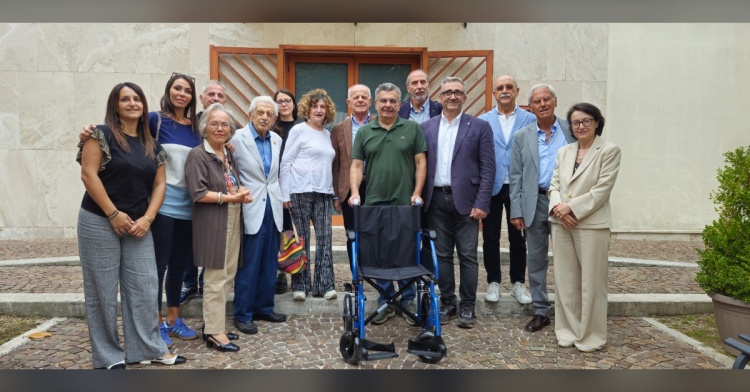 CASSINO - IL ROTARY DONA UNA CARROZZINA