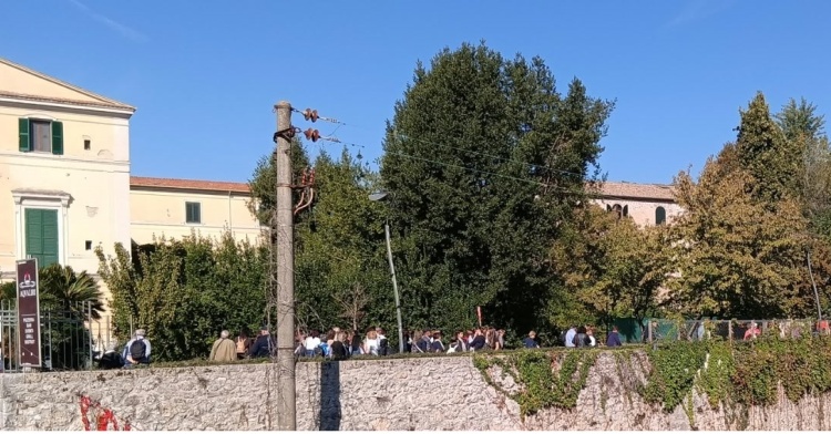 ISOLA LIRI - STAMANE CITTA' INVASA DAI TURISTI